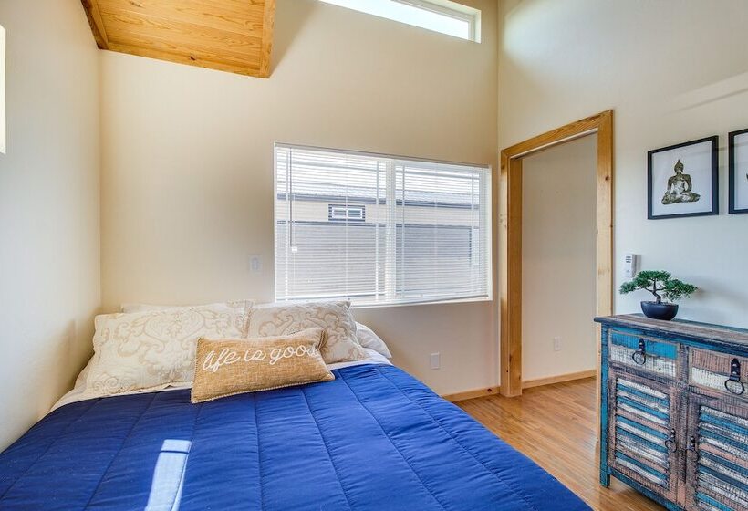 2 Mi To Rainbow Lake: Lovely Lakeside Tiny Home