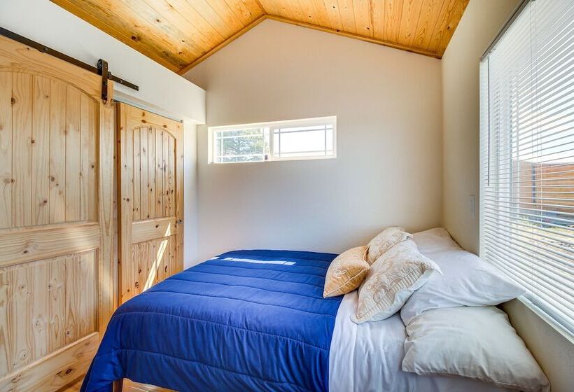 2 Mi To Rainbow Lake: Lovely Lakeside Tiny Home