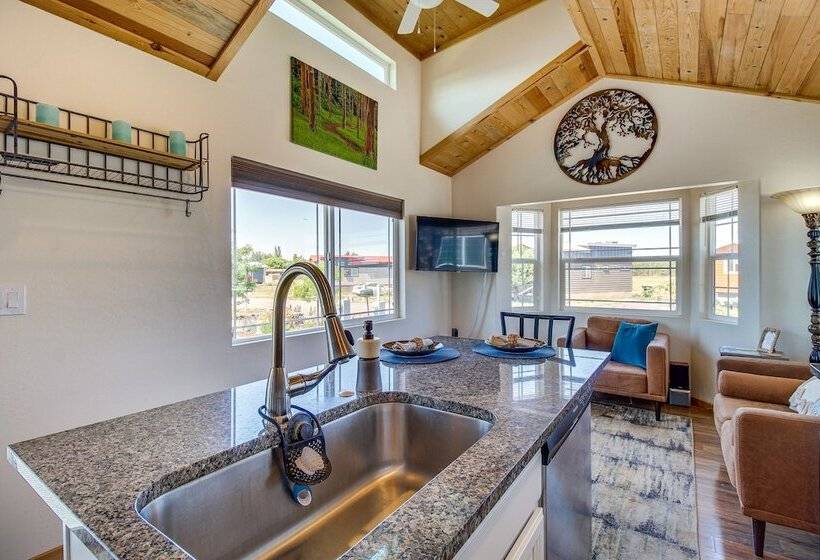 2 Mi To Rainbow Lake: Lovely Lakeside Tiny Home