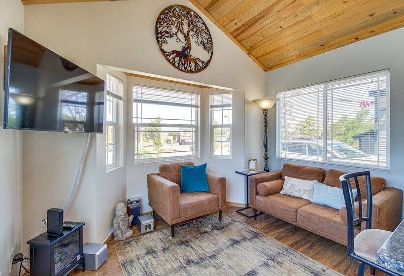 2 Mi To Rainbow Lake: Lovely Lakeside Tiny Home