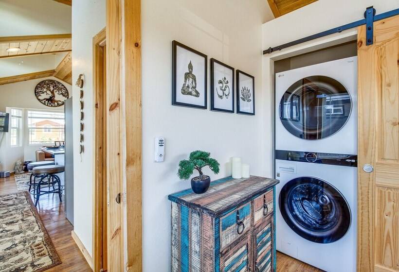 2 Mi To Rainbow Lake: Lovely Lakeside Tiny Home