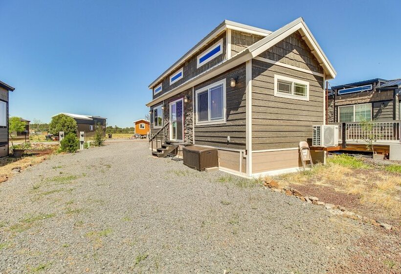 2 Mi To Rainbow Lake: Lovely Lakeside Tiny Home