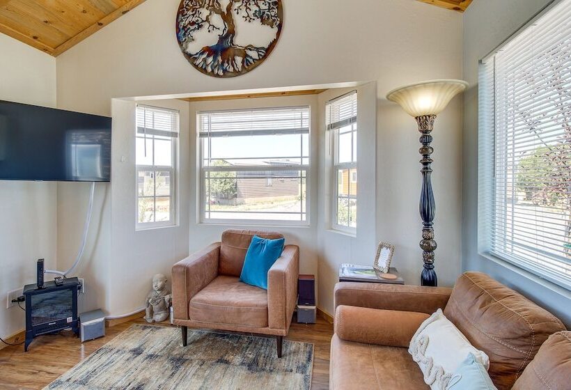 2 Mi To Rainbow Lake: Lovely Lakeside Tiny Home