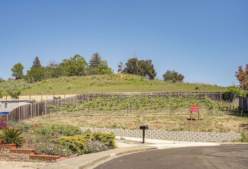 Lush Vallejo Cottage   20 Mi To Napa Wineries
