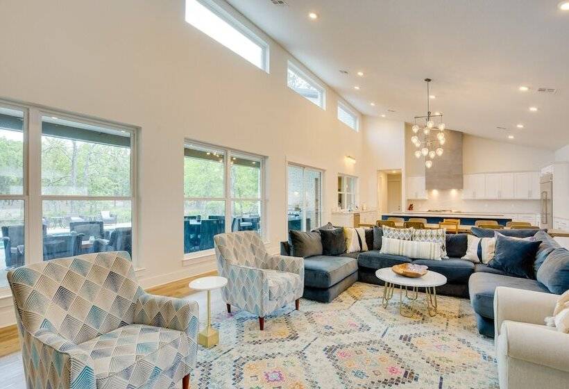 Luxe Waterfront Home In Malakoff W/ Pool + Hot Tub