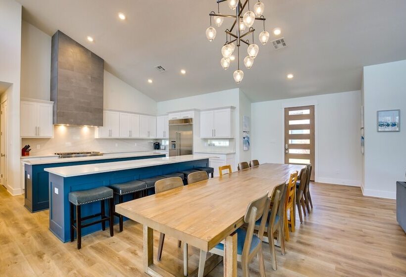 Luxe Waterfront Home In Malakoff W/ Pool + Hot Tub