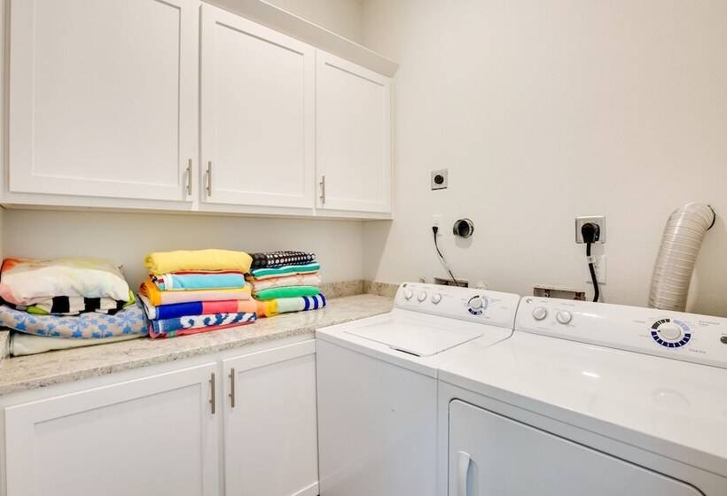 Luxe Waterfront Home In Malakoff W/ Pool + Hot Tub