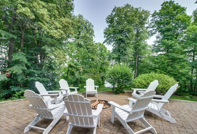 Grand Rapids Retreat W/ Private Boat Dock