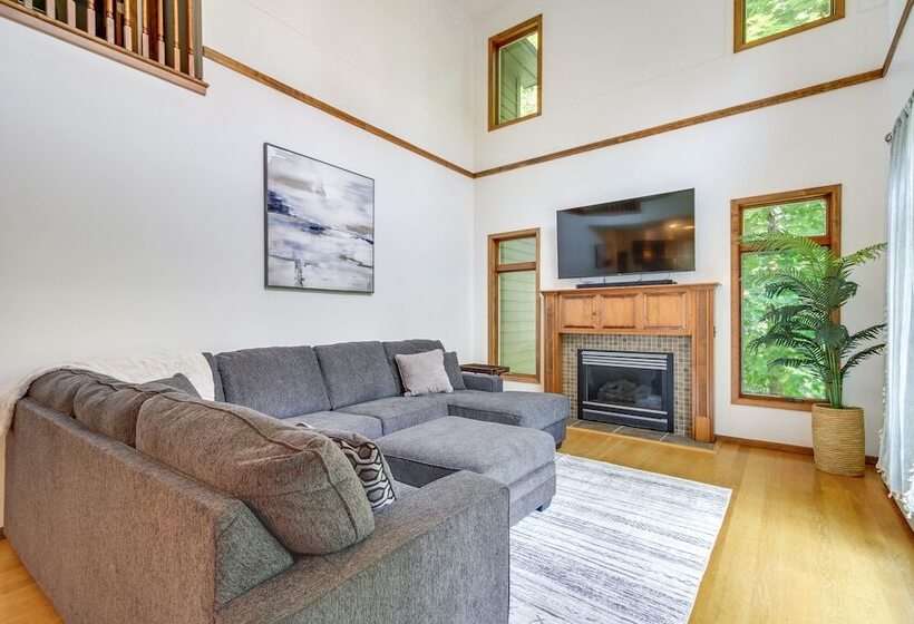 Grand Rapids Retreat W/ Private Boat Dock