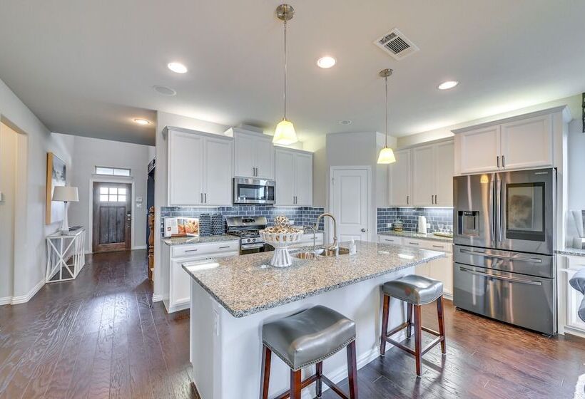 9 Mi To Frisco Square: Stylish Home W/ Backyard