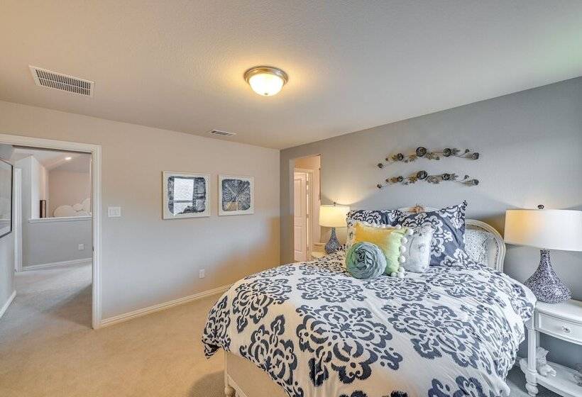 9 Mi To Frisco Square: Stylish Home W/ Backyard