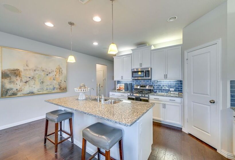 9 Mi To Frisco Square: Stylish Home W/ Backyard