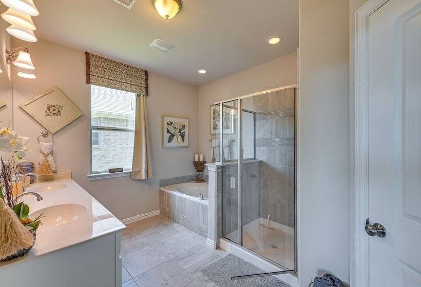 9 Mi To Frisco Square: Stylish Home W/ Backyard