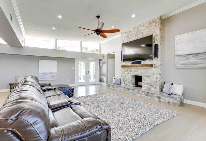 Luxury St. Petersburg Home W/ Pool + Bay Access!