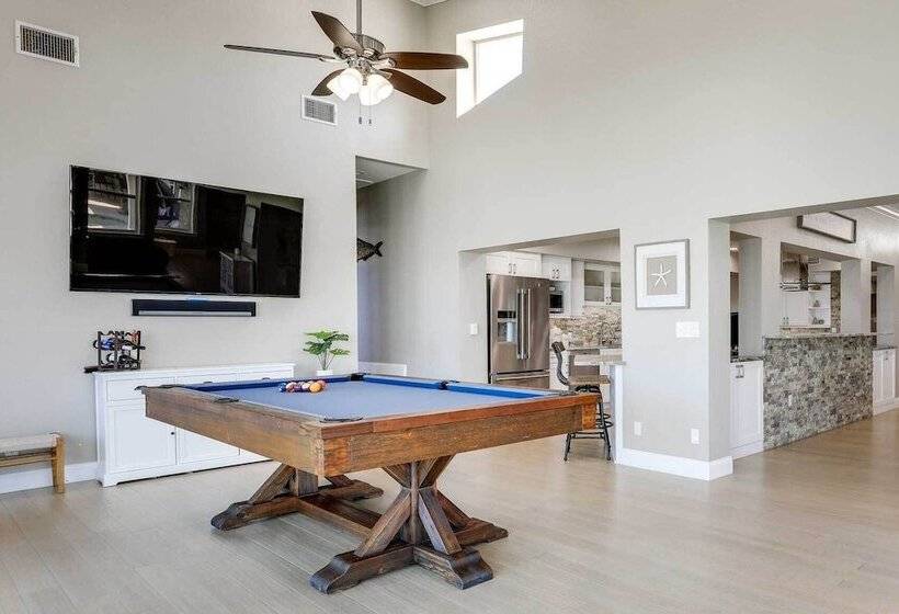 Luxury St. Petersburg Home W/ Pool + Bay Access!