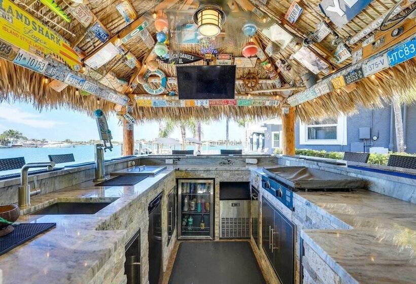 Luxury St. Petersburg Home W/ Pool + Bay Access!