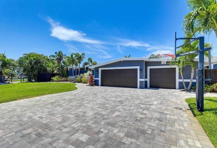 Luxury St. Petersburg Home W/ Pool + Bay Access!