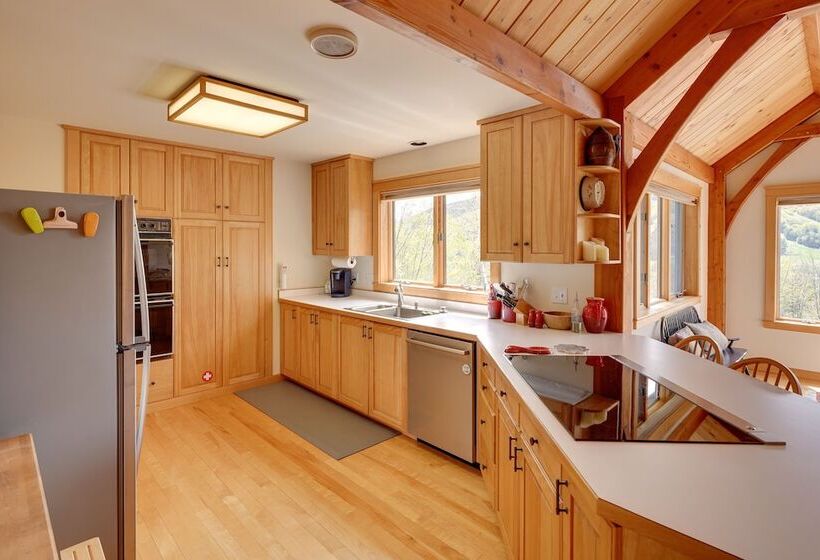 Luxury Vermont Vacation Rental: Private Hot Tub!