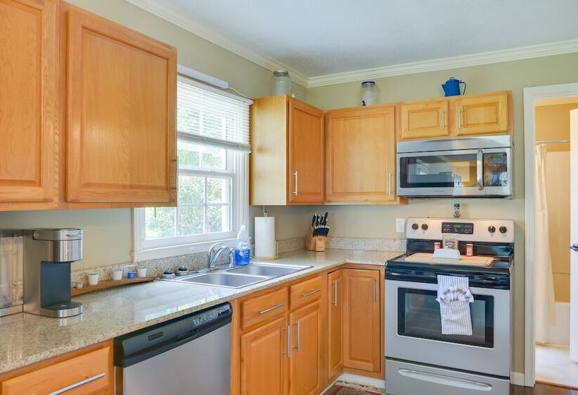 Lynchburg Home W/ Patio   2 Mi To Tims Ford Lake!