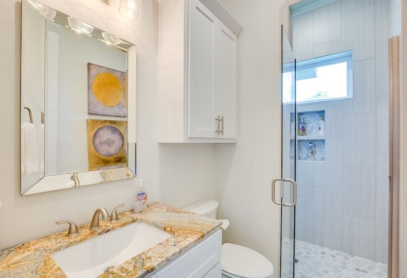 Pool, Hot Tub & Views: Malakoff Gem On Cedar Creek