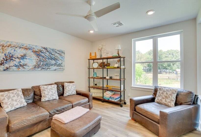 Pool, Hot Tub & Views: Malakoff Gem On Cedar Creek