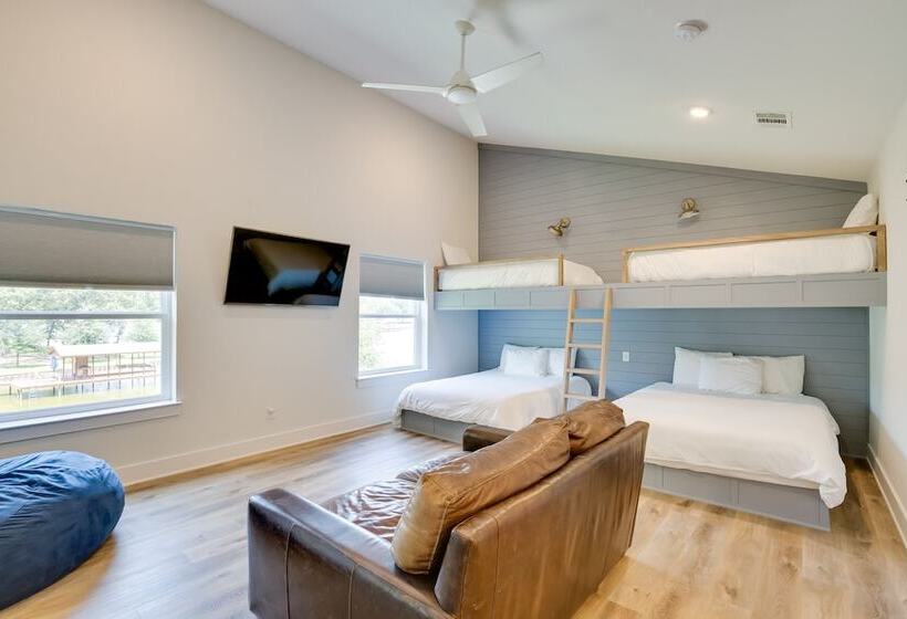 Pool, Hot Tub & Views: Malakoff Gem On Cedar Creek