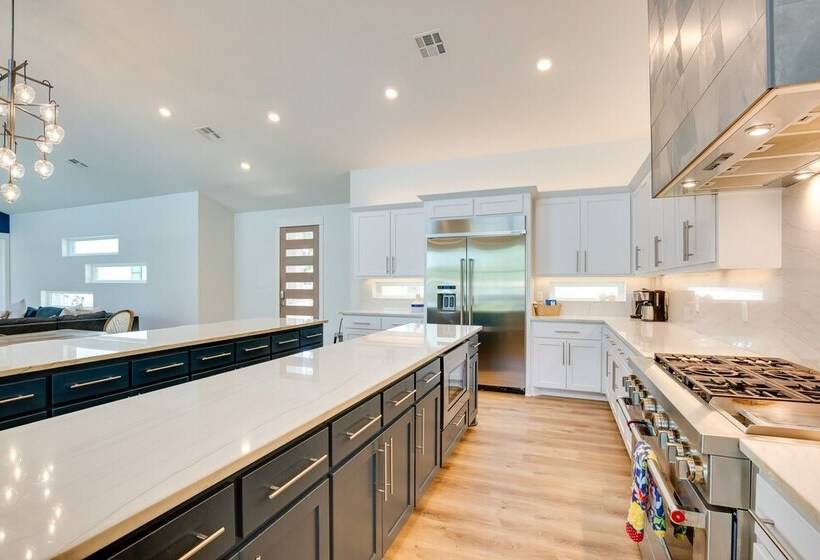 Pool, Hot Tub & Views: Malakoff Gem On Cedar Creek