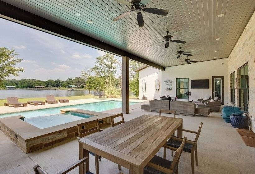 On Cedar Creek Reservoir: Malakoff Home W/ Pool!