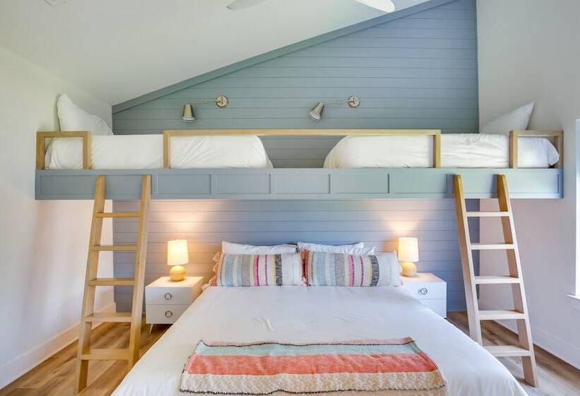 On Cedar Creek Reservoir: Malakoff Home W/ Pool!