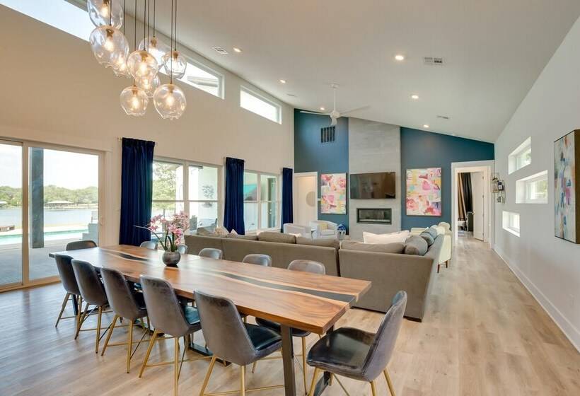 On Cedar Creek Reservoir: Malakoff Home W/ Pool!