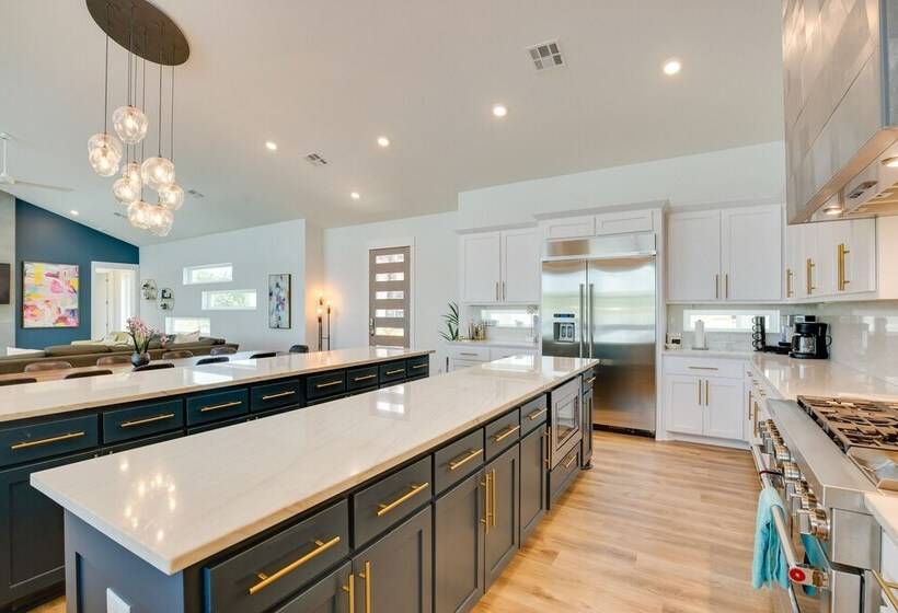 On Cedar Creek Reservoir: Malakoff Home W/ Pool!