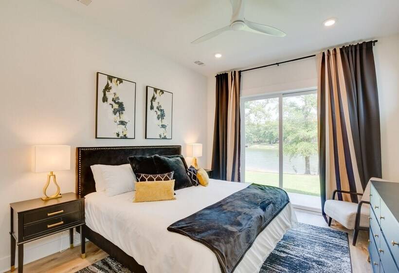 On Cedar Creek Reservoir: Malakoff Home W/ Pool!