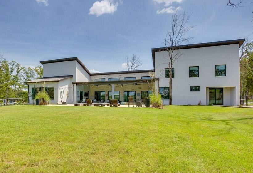 On Cedar Creek Reservoir: Malakoff Home W/ Pool!