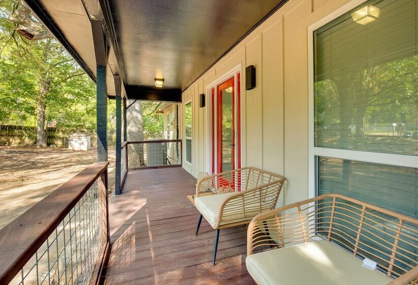 Hot Tub & Lake Access: Malakoff Retreat!