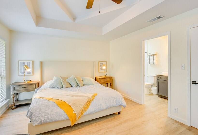 Hot Tub & Lake Access: Malakoff Retreat!