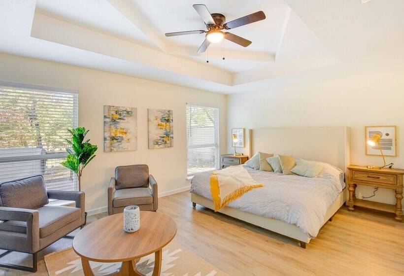 Hot Tub & Lake Access: Malakoff Retreat!