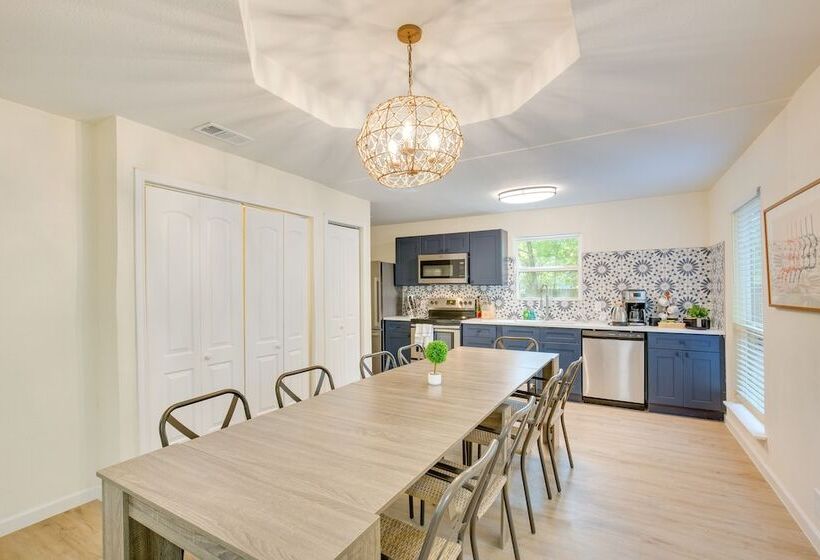 Hot Tub & Lake Access: Malakoff Retreat!