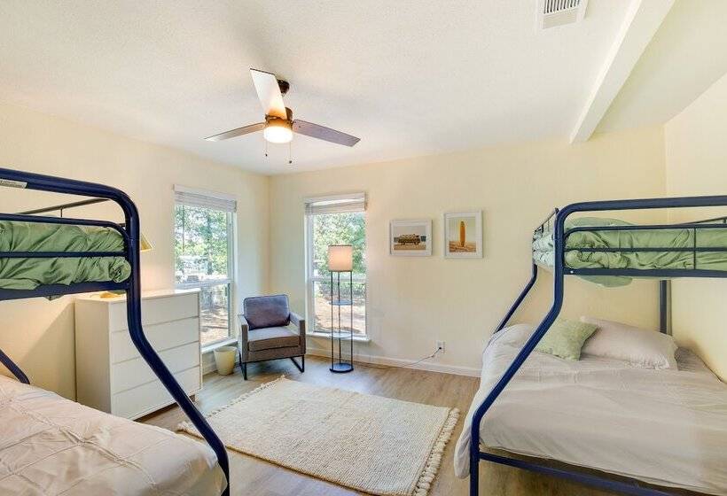 Hot Tub & Lake Access: Malakoff Retreat!