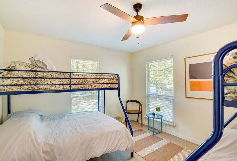 Hot Tub & Lake Access: Malakoff Retreat!