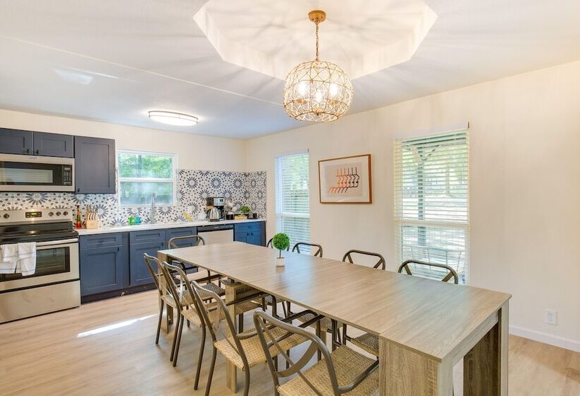 Hot Tub & Lake Access: Malakoff Retreat!