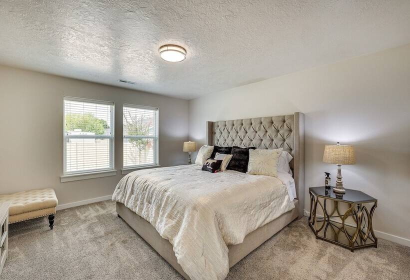 Meridian Retreat W/ Pool Table, Fire Pit & Grill