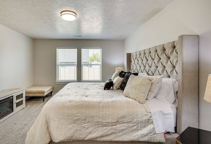 Meridian Retreat W/ Pool Table, Fire Pit & Grill