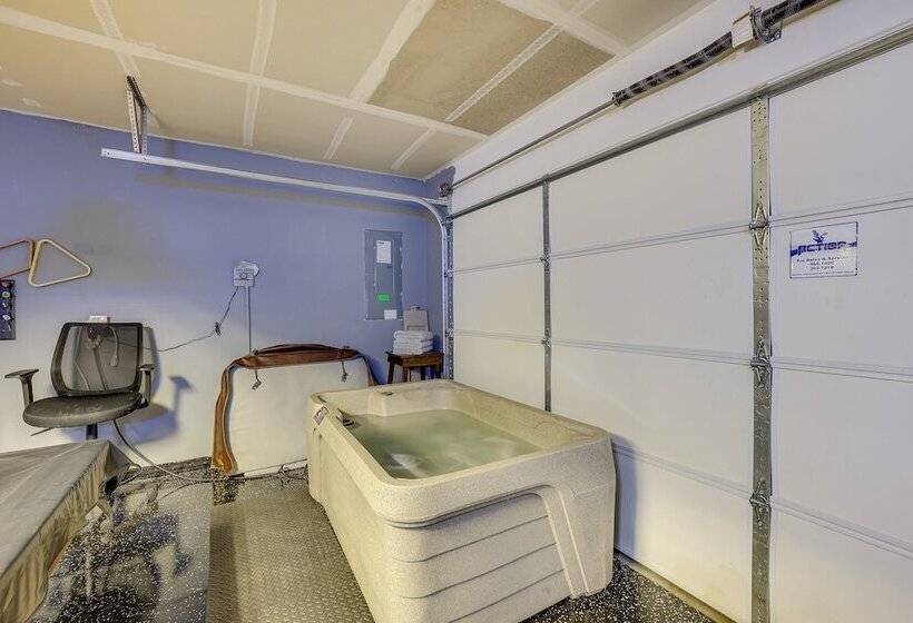 Meridian Retreat W/ Pool Table, Fire Pit & Grill