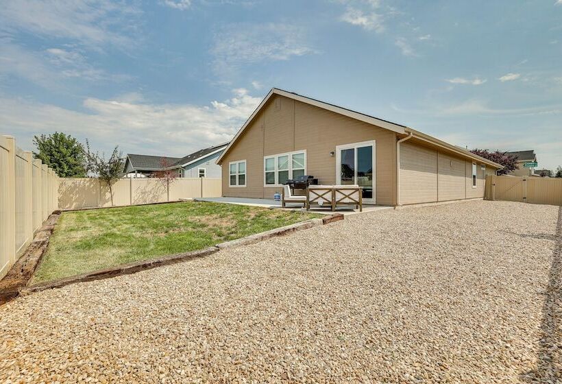 Meridian Retreat W/ Pool Table, Fire Pit & Grill