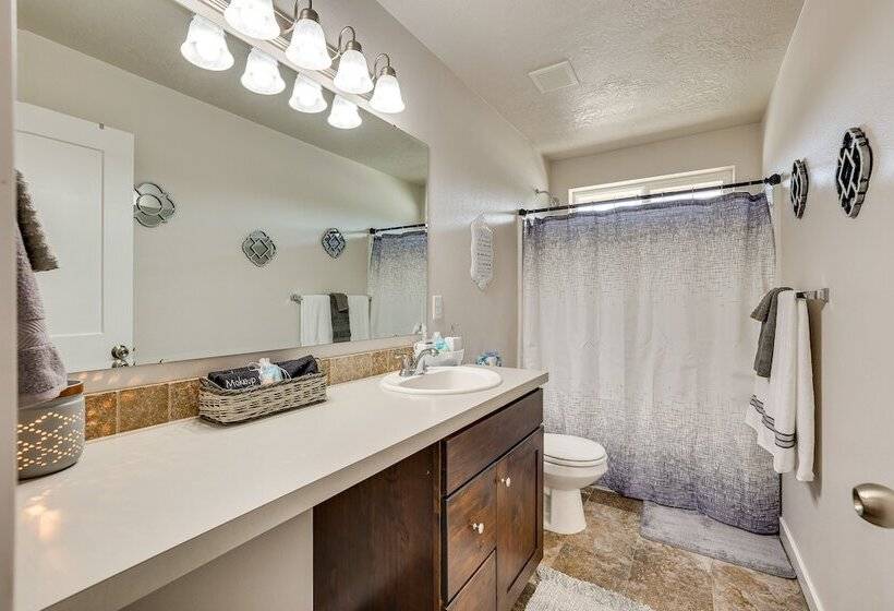 Meridian Retreat W/ Pool Table, Fire Pit & Grill