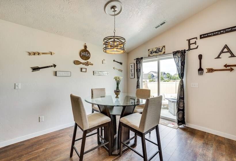 Meridian Retreat W/ Pool Table, Fire Pit & Grill