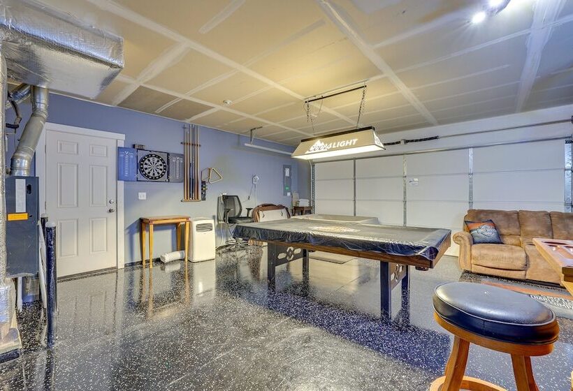 Meridian Retreat W/ Pool Table, Fire Pit & Grill