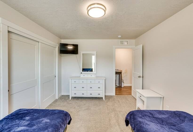 Meridian Retreat W/ Pool Table, Fire Pit & Grill