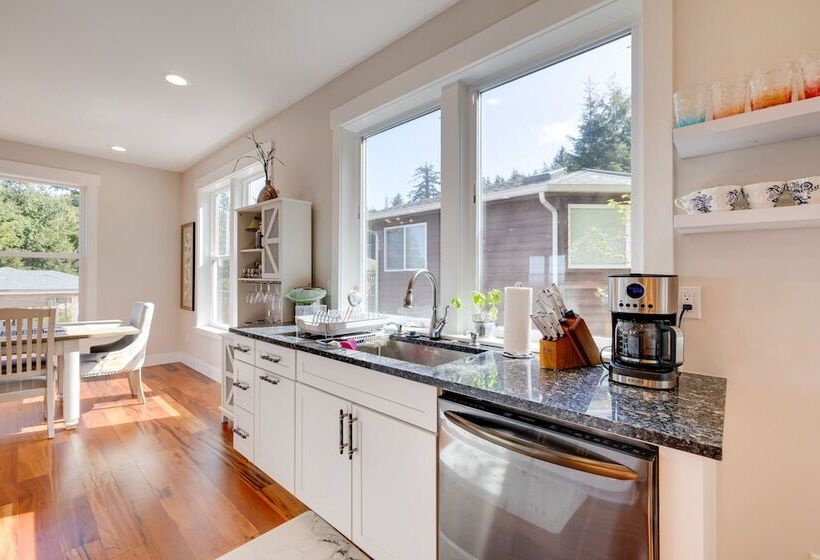 Modern Arch Cape Home: Ocean View, Steps To Beach!