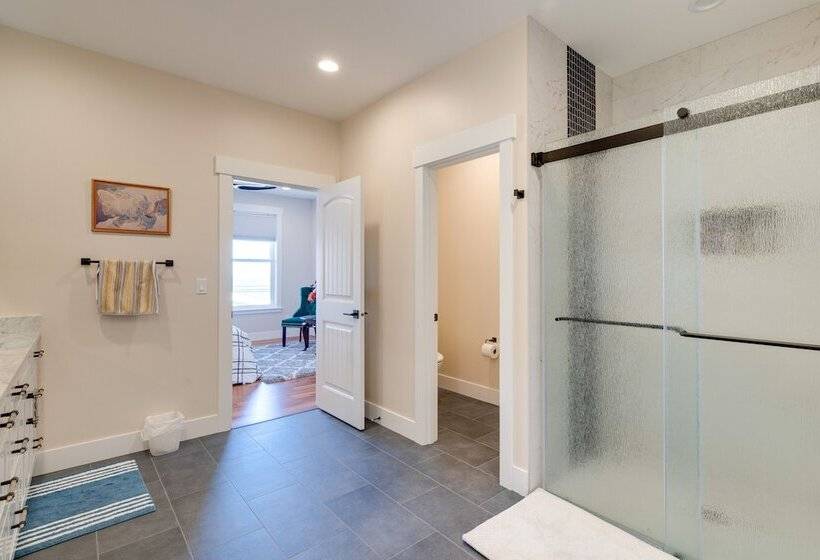 Modern Arch Cape Home: Ocean View, Steps To Beach!